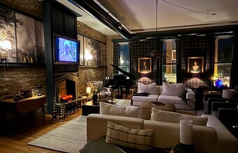 Building Photo - 1470 N Milwaukee Ave