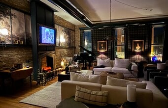 Building Photo - 1470 N Milwaukee Ave