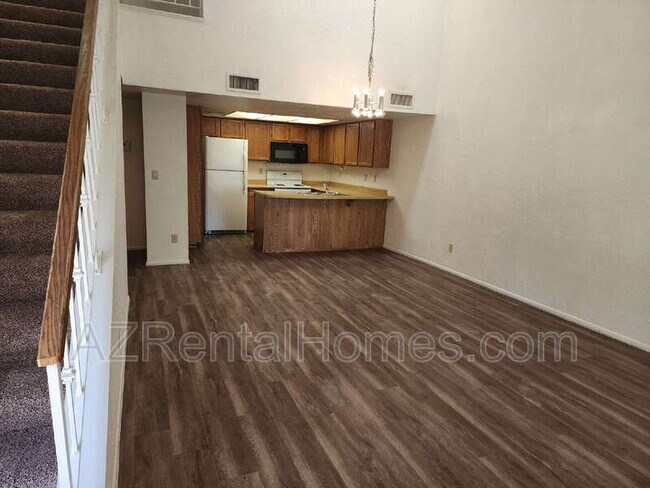 Foto del edificio - 819 N College Ave