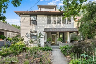Building Photo - 204 S Bayly Ave