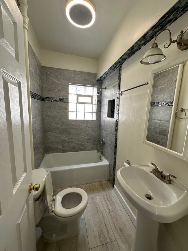 Building Photo - Incredible 2  bedroom apartment in Bayview