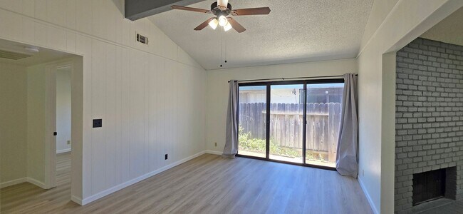 Foto del edificio - 9628-9628 Bradhugh Ct