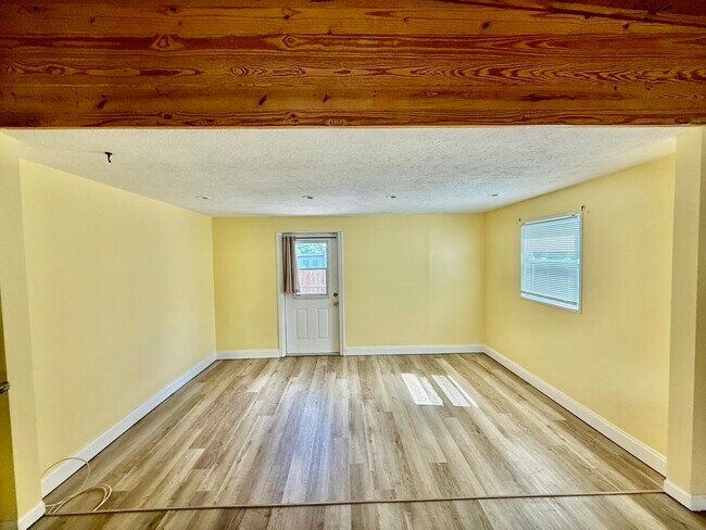 Foto del edificio - 1401 NE Elizabeth Ave