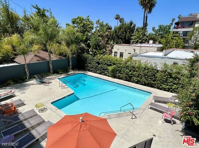 Building Photo - 2 br, 2 bath House - 7560 Hollywood Blvd A...