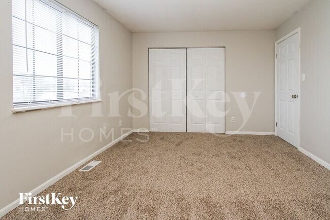 Building Photo - 104 Meadow Creek S Dr