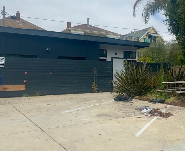 Building Photo - 720 37th St