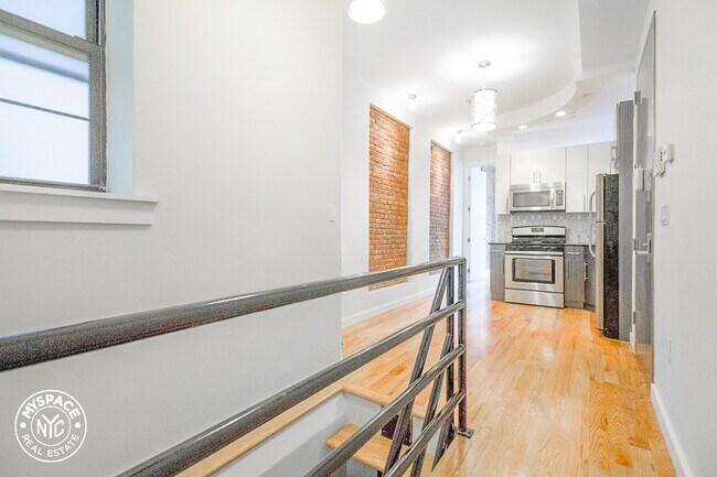 Foto del edificio - 683 Sterling Pl