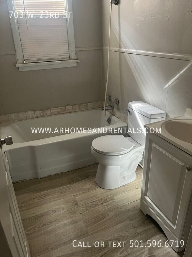 Foto del edificio - 703 W 23rd St