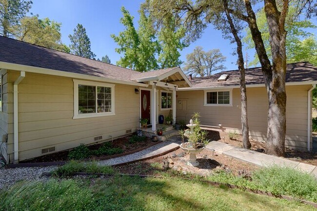 Foto del edificio - Golf Course Home in Lake of the Pines with Stunning Views!
