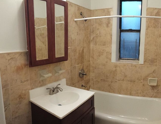 Building Photo - 237 Sullivan Pl