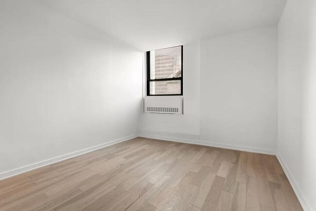 Building Photo - 3 bedroom in New York NY 10004