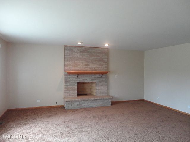 Building Photo - 4 br, 2 bath House - 433 Victoria Ln