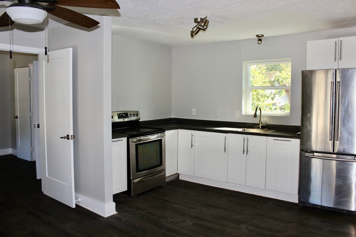 Primary Photo - 6832 Avenue I