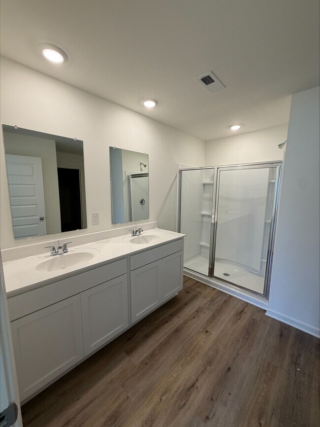 Foto del edificio - 1140 Waverley Ln