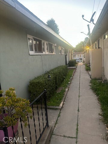 Building Photo - 7928 Milton Ave