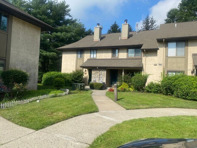Foto del edificio - Charming 3BR Townhome in Plainsboro