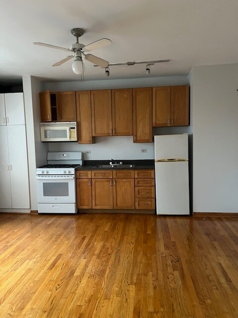 Foto del edificio - 1624 W Morse Ave