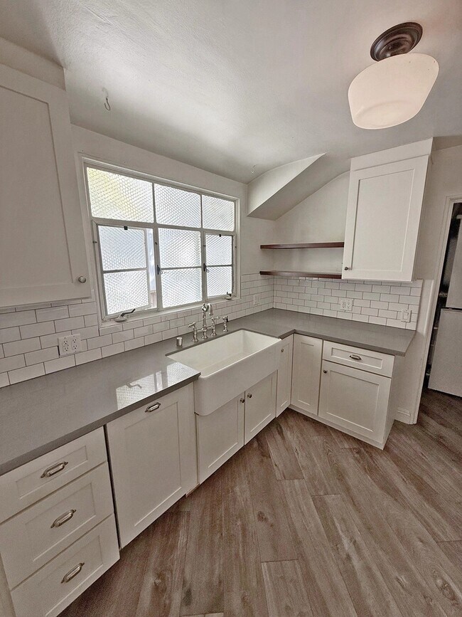 Foto del edificio - 1221 N Sweetzer Ave