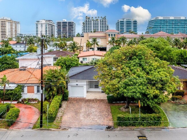 Foto del edificio - 9441 Byron Ave