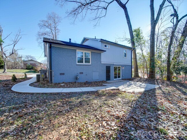 Building Photo - 8208 Doverdale Ln