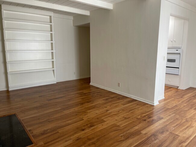 Foto del edificio - 1570 Manning Ave