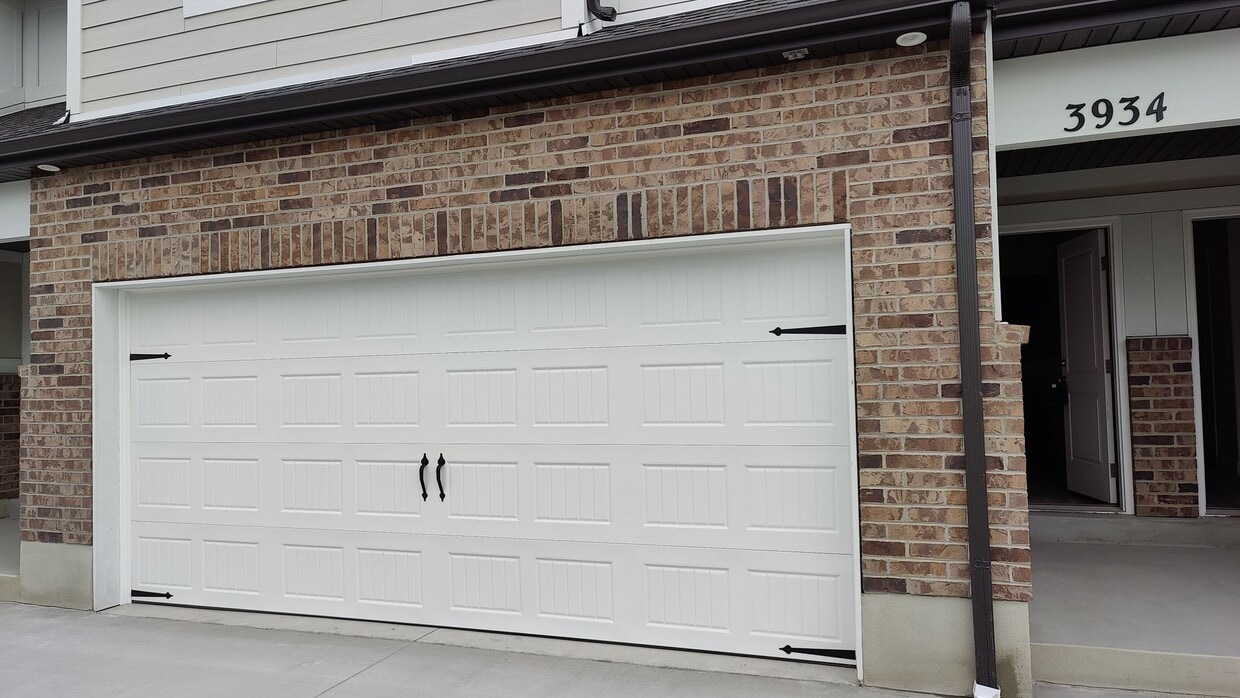 Foto principal - Brand New 3 Bed/2.5 Bath Townhome in West ...