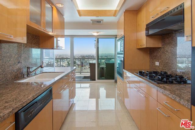 Building Photo - 13600 Marina Pointe Dr