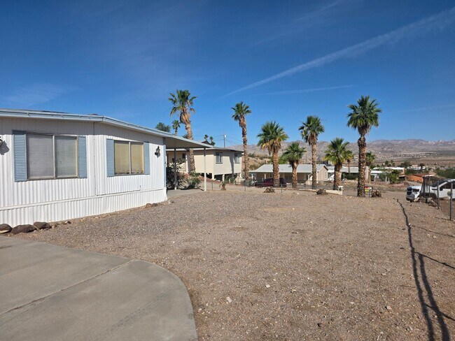 Foto del edificio - LAND, LAND AND MORE LAND! 2 bed/2 bath Manufactured home in Bullhead City on Huge double lot!