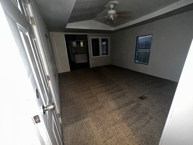 Foto del edificio - 250 Small Rd