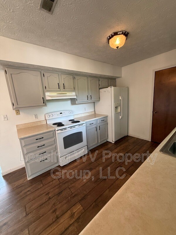 Foto del edificio - 6355 Pine Dr