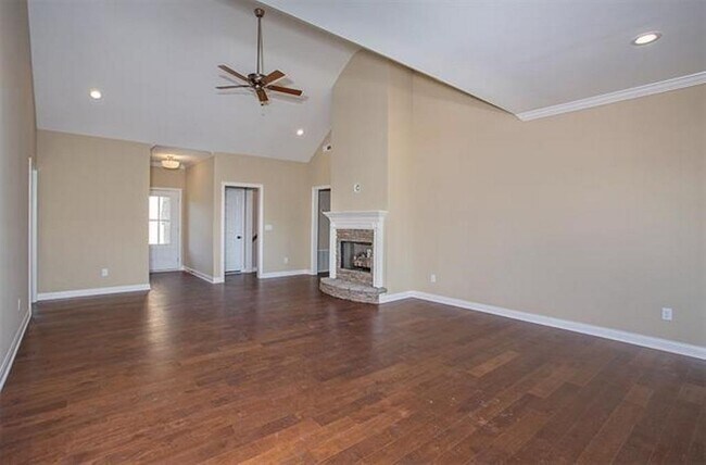 Foto del edificio - 3098 Equestrian Ct