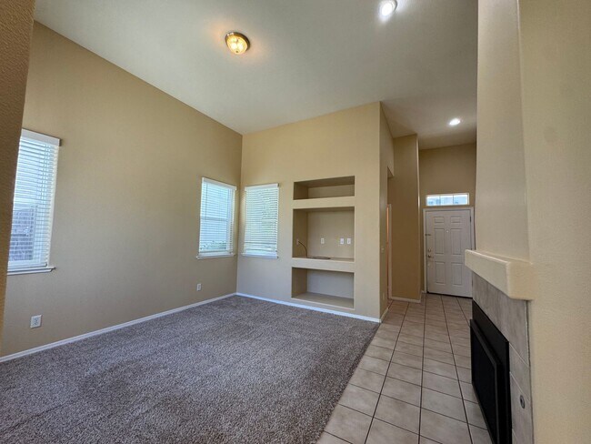 Building Photo - 747 W Siena Ln