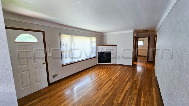 Building Photo - 1130 Longview Dr