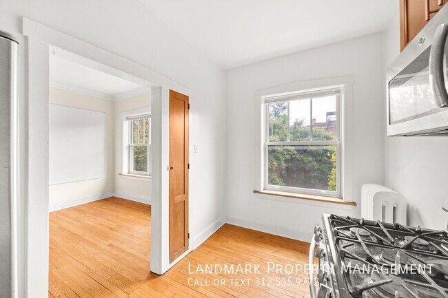Foto del edificio - 824 W Wrightwood Ave