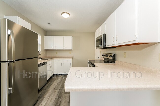 Building Photo - 7285 Ridgebrook Dr