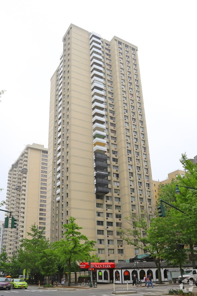 Building Photo - Columbus House