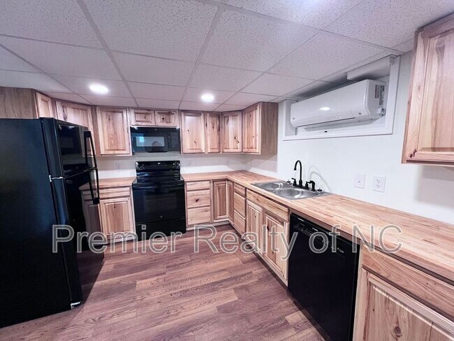 Building Photo - 412 S Main St