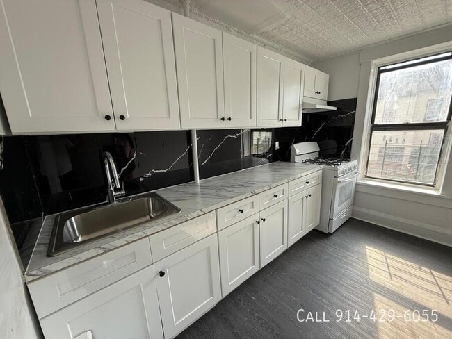 Building Photo - 160 Palisade Ave