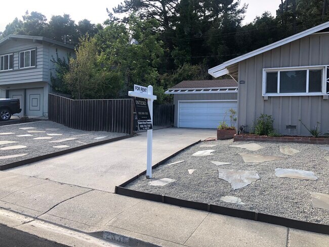 Building Photo - 2336 Valleywood Dr