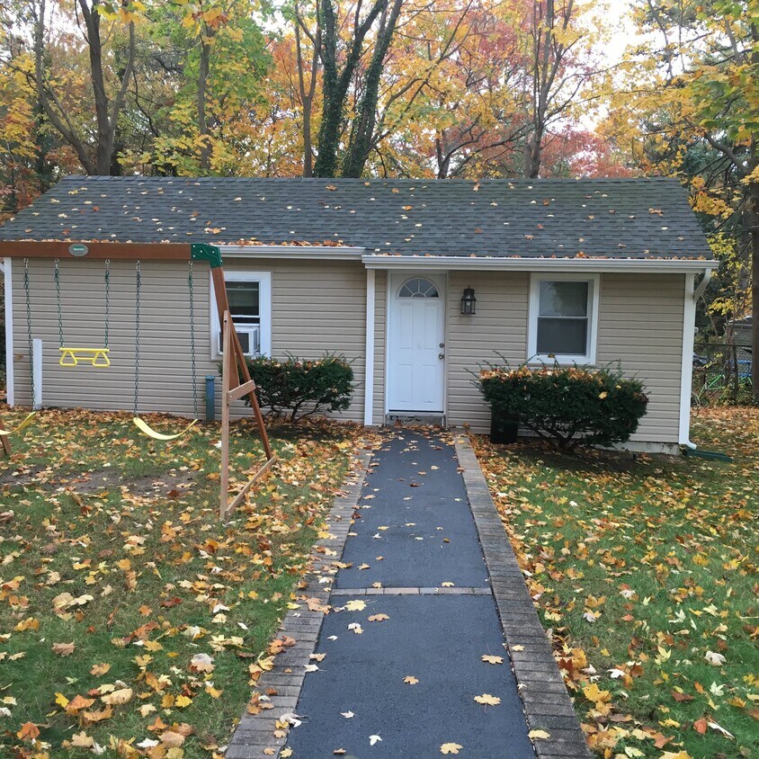 2 Oaklawn Ave Unit 2A, Farmingville, NY 11738 Apartments in