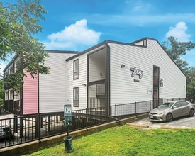 Building Photo - 301 W 29th St