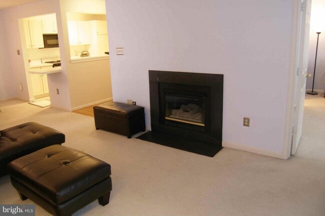 Building Photo - 10021 Vanderbilt Cir