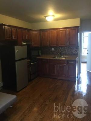 Foto principal - 851 Lafayette Ave