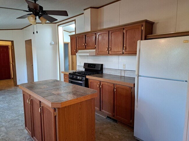 Building Photo - Ranch style 3 BR 2 BA