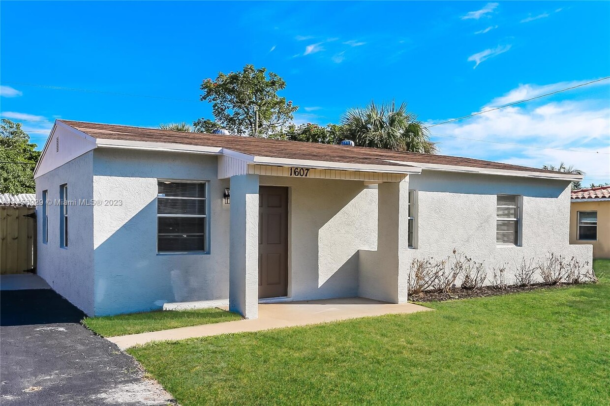 Foto principal - 1607 NW 12th Ct