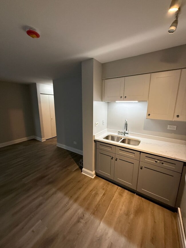 Foto del edificio - 744 W Gordon Terrace