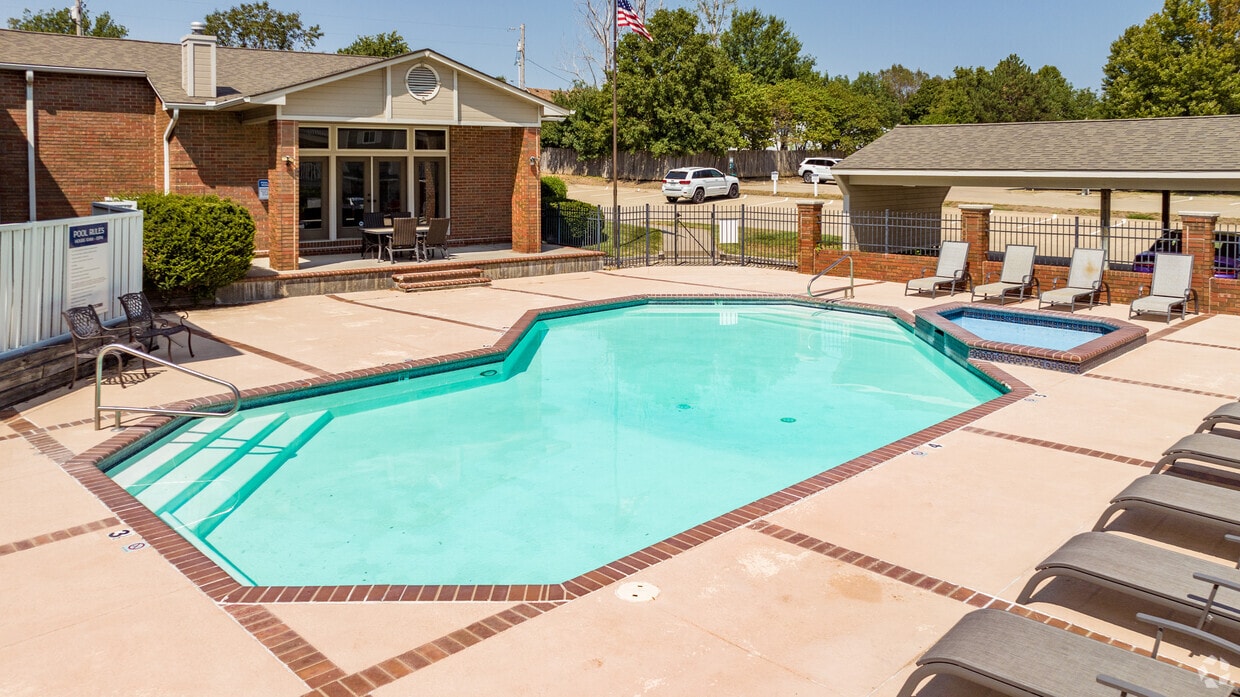 Cambridge Square Apartments in Manhattan, KS