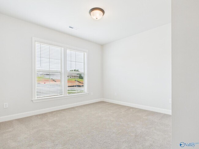 Foto del edificio - 15573 Bees St NW