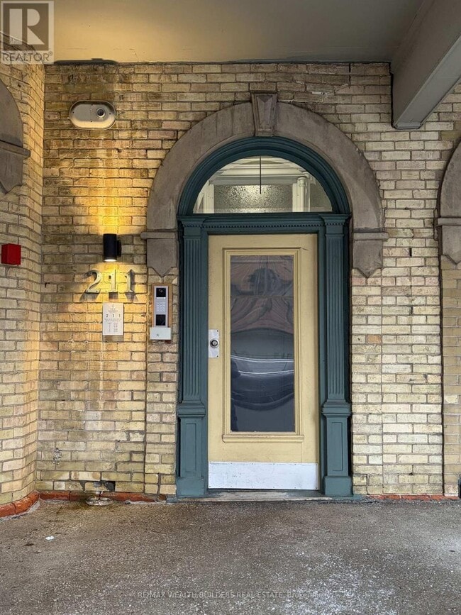Building Photo - 211 Jarvis St
