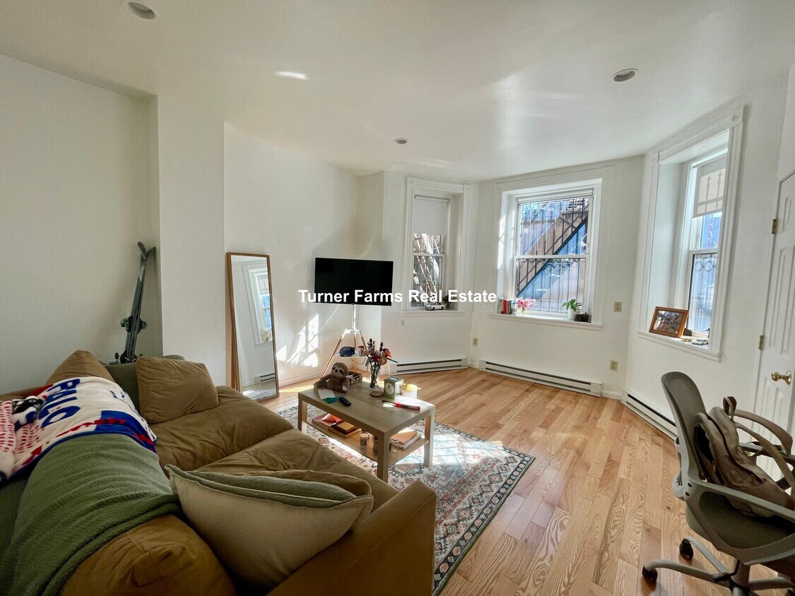 Foto principal - 1067 Beacon St